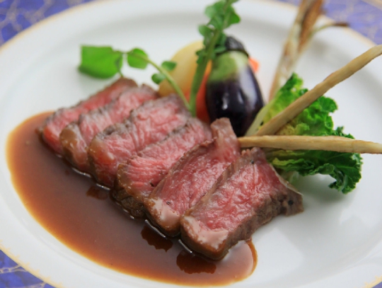 婚礼料理　和牛ロース肉のグリル　山葵ソース